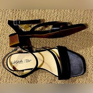 Natural leather low heeled sandal